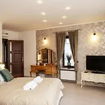 Hilltop Wellness Villa-big Garden, Sauna, Hot Tube