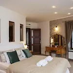 Hilltop Wellness Villa-big Garden, Sauna, Hot Tube Pécs