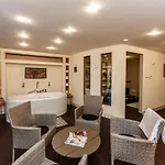 Hilltop Wellness Villa-big Garden, Sauna, Hot Tube
