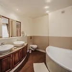 Hilltop Wellness Villa-big Garden, Sauna, Hot Tube Pécs