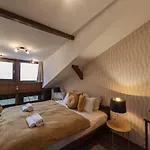 Villa Hilltop Wellness Villa-big Garden, Sauna, Hot Tube