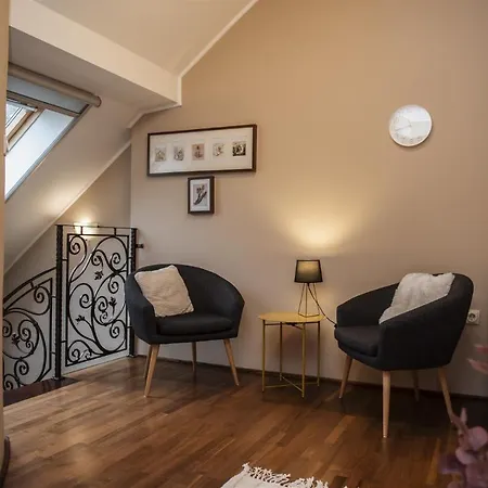 Villa Hilltop Wellness Villa-big Garden, Sauna, Hot Tube *