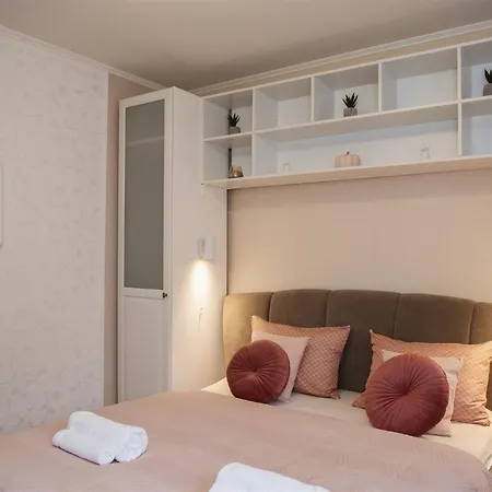 Hilltop Wellness Villa-big Garden, Sauna, Hot Tube Villa *