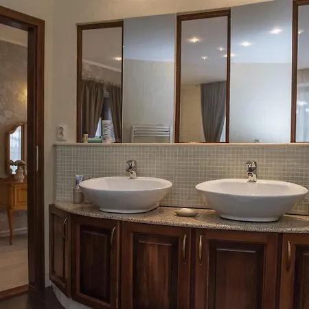 Hilltop Wellness Villa-big Garden, Sauna, Hot Tube Willa *