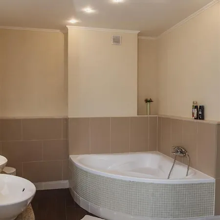 Hilltop Wellness Villa-big Garden, Sauna, Hot Tube Villa