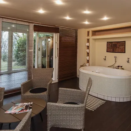 Hilltop Wellness Villa-big Garden, Sauna, Hot Tube
