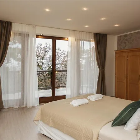 Villa Hilltop Wellness Villa-big Garden, Sauna, Hot Tube Pécs