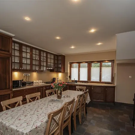 Hilltop Wellness Villa-big Garden, Sauna, Hot Tube Villa