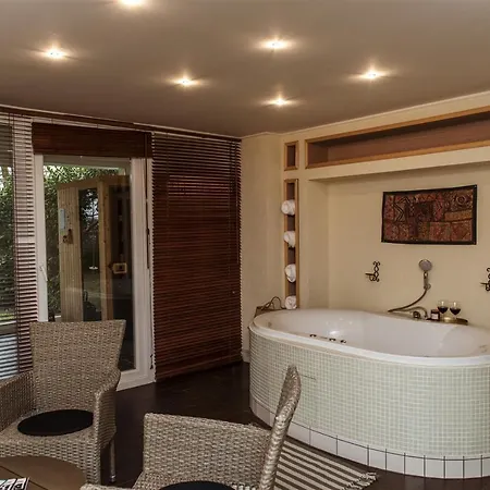 Hilltop Wellness Villa-big Garden, Sauna, Hot Tube *