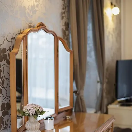 Villa Hilltop Wellness Villa-big Garden, Sauna, Hot Tube