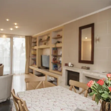 Villa Hilltop Wellness Villa-big Garden, Sauna, Hot Tube