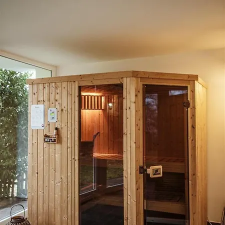 Willa Hilltop Wellness Villa-big Garden, Sauna, Hot Tube Pécs