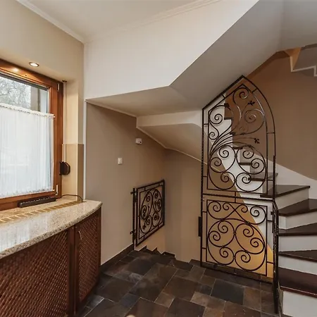 Villa Hilltop Wellness Villa-big Garden, Sauna, Hot Tube *