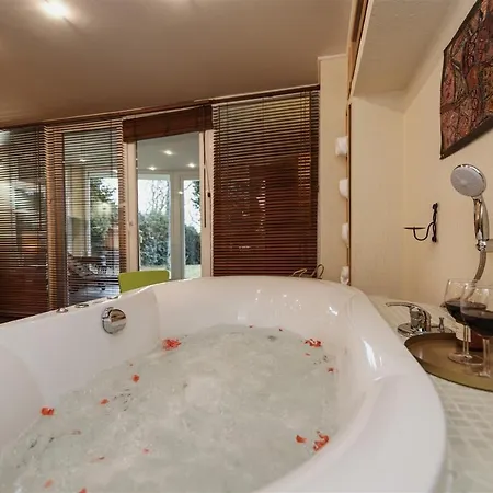 Hilltop Wellness Villa-big Garden, Sauna, Hot Tube