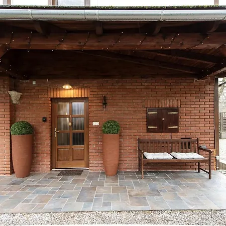 Hilltop Wellness Villa-big Garden, Sauna, Hot Tube ヴィラ *