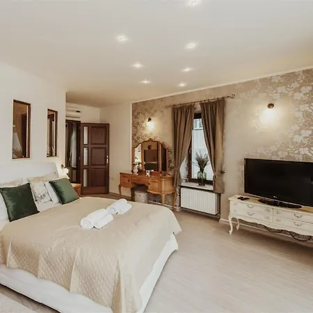 Hilltop Wellness Villa-big Garden, Sauna, Hot Tube Villa