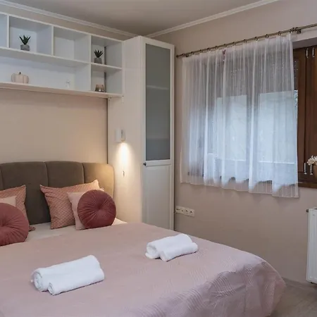 Willa Hilltop Wellness Villa-big Garden, Sauna, Hot Tube Pécs