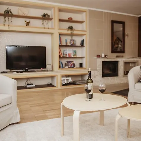 Hilltop Wellness Villa-big Garden, Sauna, Hot Tube