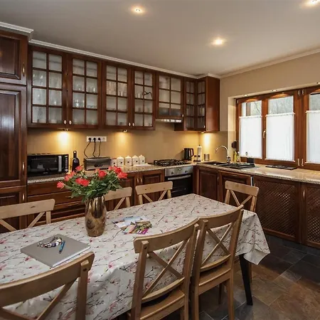 Hilltop Wellness Villa-big Garden, Sauna, Hot Tube Villa