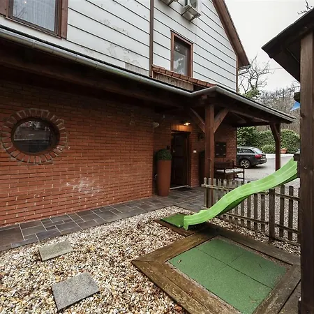 Hilltop Wellness Villa-big Garden, Sauna, Hot Tube ペーチ