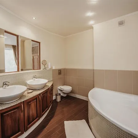 Hilltop Wellness Villa-big Garden, Sauna, Hot Tube Pécs