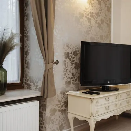 Villa Hilltop Wellness Villa-big Garden, Sauna, Hot Tube *