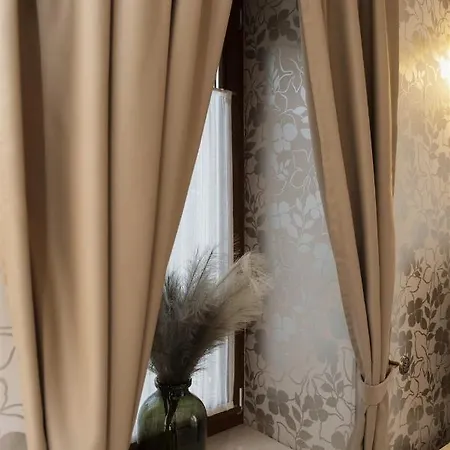 Villa Hilltop Wellness Villa-big Garden, Sauna, Hot Tube