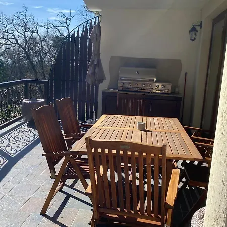 Hilltop Wellness Villa-big Garden, Sauna, Hot Tube Willa *