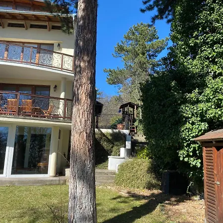 Hilltop Wellness Villa-big Garden, Sauna, Hot Tube