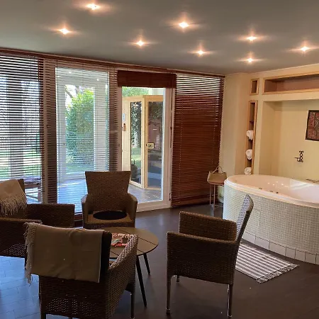 Hilltop Wellness Villa-big Garden, Sauna, Hot Tube Willa Pécs