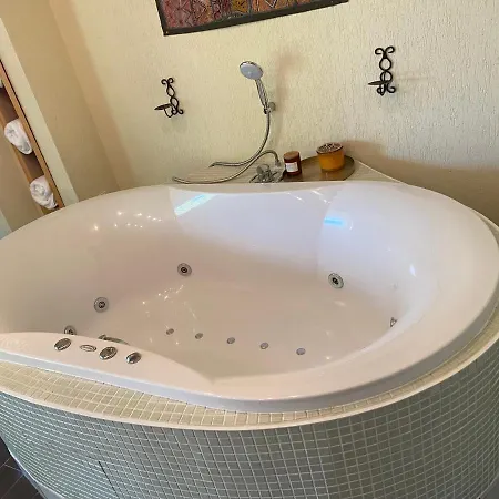 Hilltop Wellness Villa-big Garden, Sauna, Hot Tube Villa *