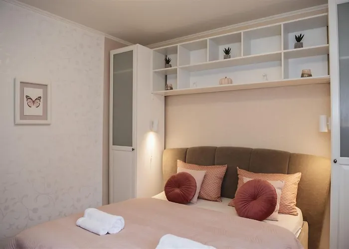 Hilltop Wellness Villa-big Garden, Sauna, Hot Tube Villa *