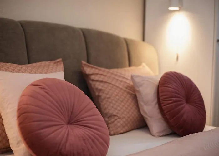 Hilltop Wellness Villa-big Garden, Sauna, Hot Tube * Peçuy