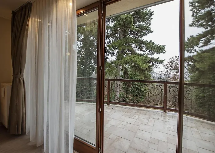 Hilltop Wellness Villa-big Garden, Sauna, Hot Tube Peçuy