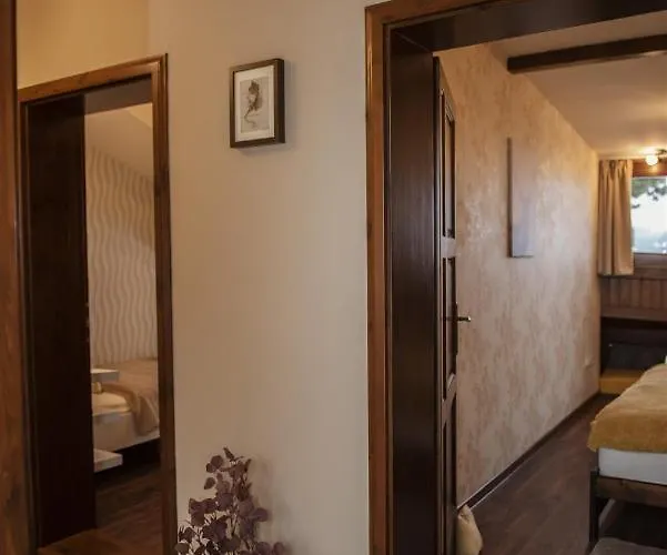 Villa Hilltop Wellness Villa-big Garden, Sauna, Hot Tube *