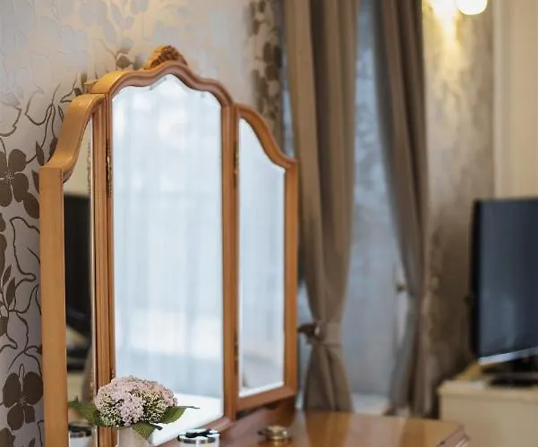 Villa Hilltop Wellness Villa-big Garden, Sauna, Hot Tube